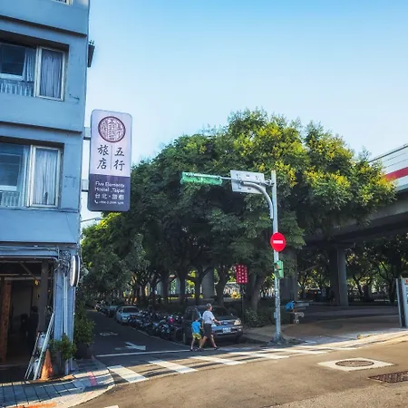 Corner Hostel & Cafe-3